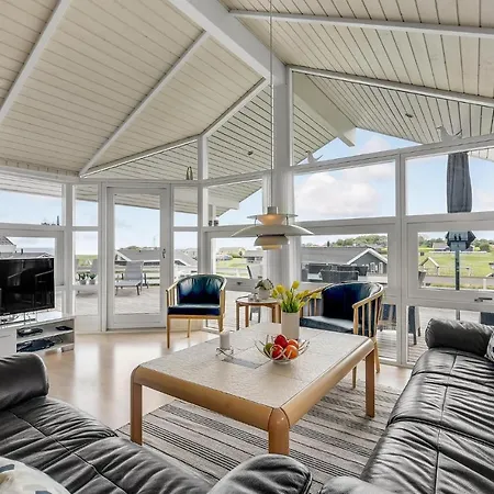 Three-bedroom In Casa vacanze